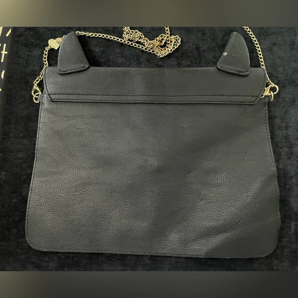 ⬇️ Betsy Johnson Crossbody Black Cat Clutch - Picture 2 of 3